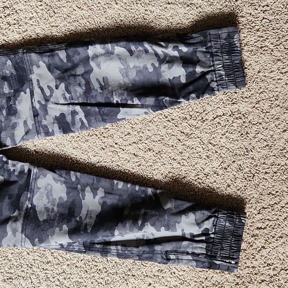 Spanx stretch twill cargo jogger. Backwash camo. Size Small. - Picture 7 of 7
